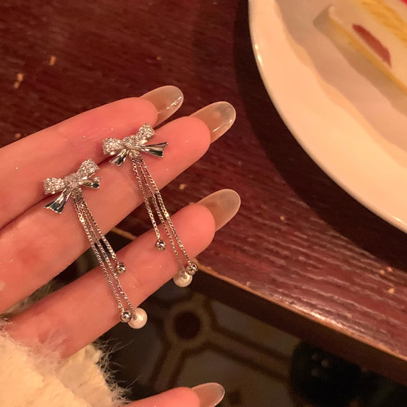 Bow slightly inset tassel earrings, a niche design sense, a high-end and cold style, trendy earrings, 925 silver needle earrings full figure