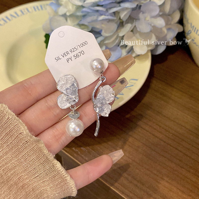 In summer, the blue crystal pearl earrings exude a sense of high-end luxury for women, featuring butterfly stud earrings and long earrings and earrings Specification drawing