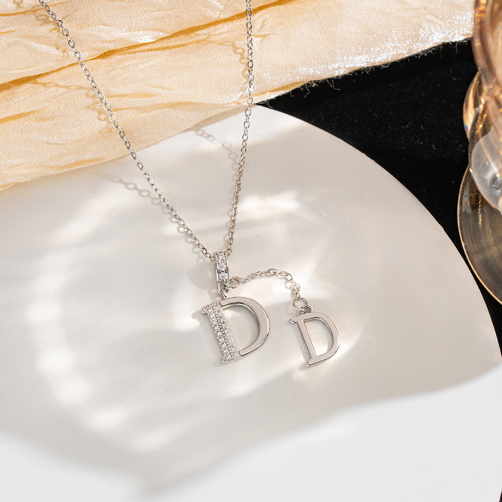 Fashionable full-diamond, simple D-shaped tassel titanium steel necklace, feminine, light luxury, niche collarbone chain, popular online accessory wholesale details Picture