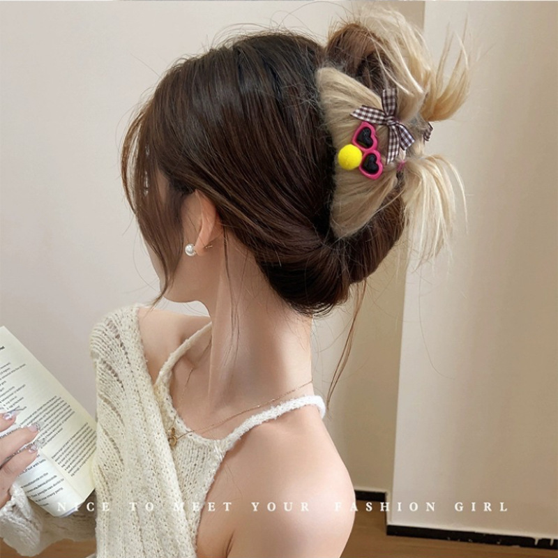 Bizarre, cute and cute, ugly doll grab, colorful dopamine hairpin, 2023 new style shark clip headwear on the back of the head for women Specification drawing