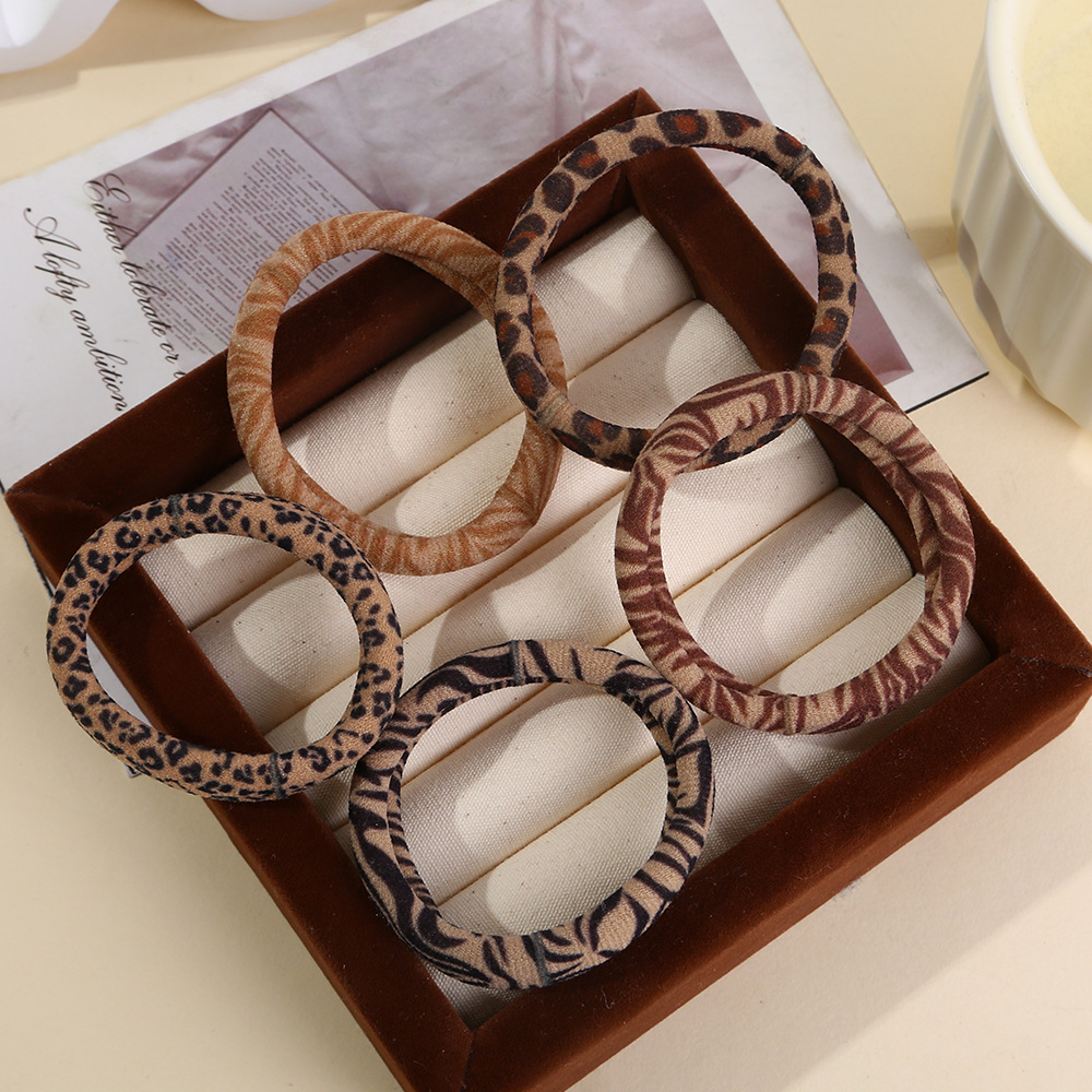 New autumn and winter high-elasticity seamless leopard print leather band ponytail hair tie, thick hair band cross-border wholesale accessories Application Scenario