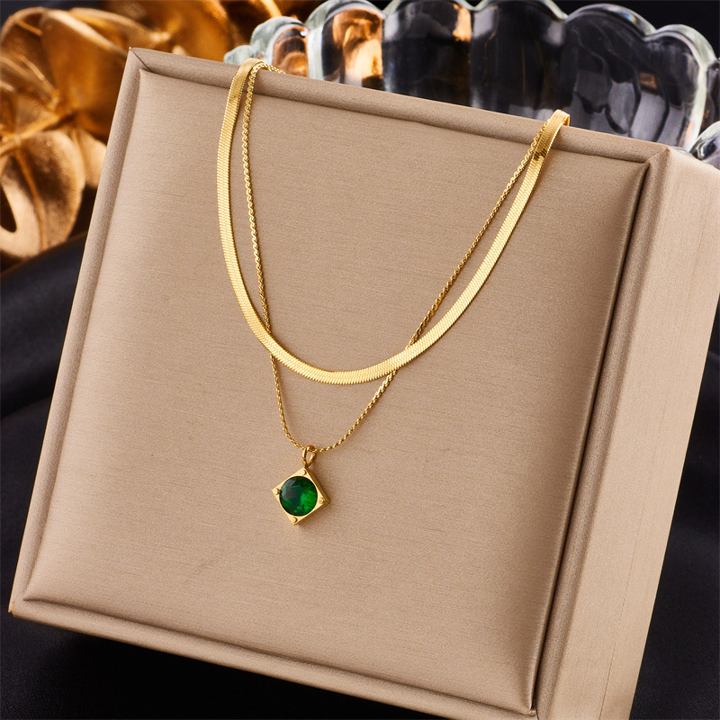 A unique, simple and high-end green square diamond pendant titanium steel double-layer chain necklace from Europe and America full figure