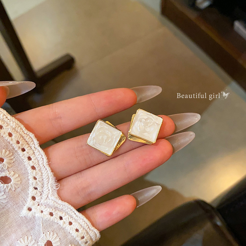 French-style glazed double-layer square stud earrings, irregular, unique, simple and high-end style, fashionable and retro earrings full figure