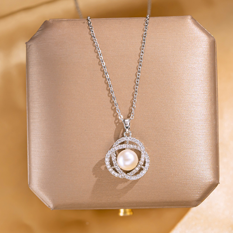 Korean-style niche design silver pearl full diamond pendant titanium steel necklace, versatile for women, light luxury style collarbone chain full figure