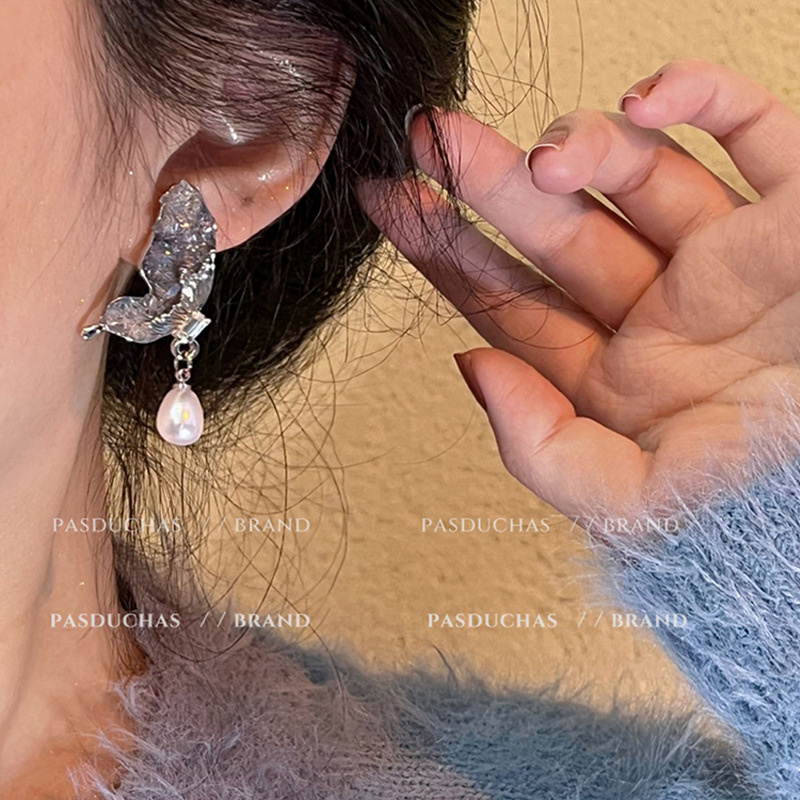 Super ethereal and dynamic crystal butterfly tassel earrings, a new spring collection of exquisite, niche and versatile pearl earrings and earrings for women Specification drawing