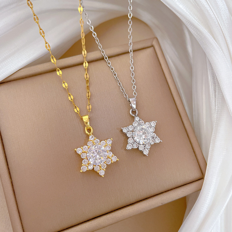 【 Titanium Steel 】 Micro-inlaid light luxury zircon snowflake cute and exquisite micro-inlaid necklace for women's fashion trend collarbone chain manufacturer full figure