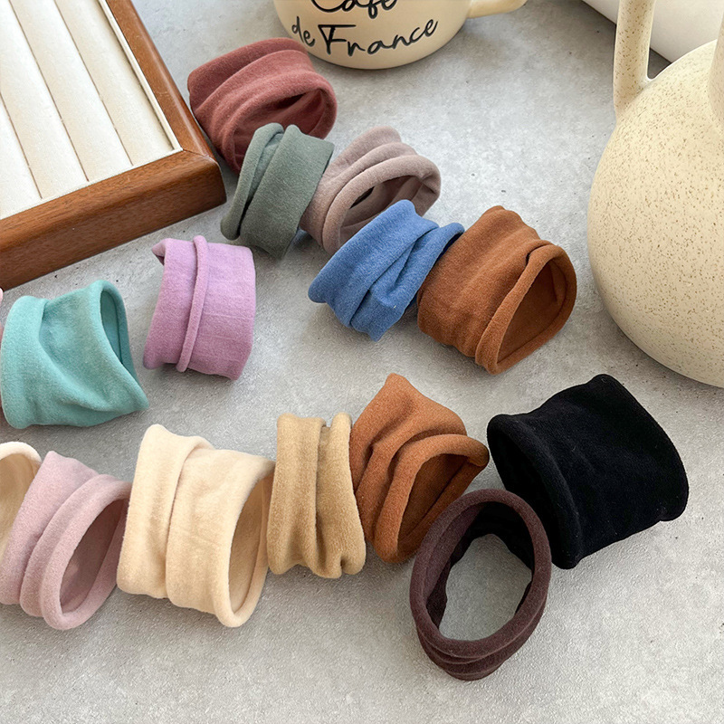 The new Morandi wide and highly elastic hair band in solid color is simple, durable and won't damage hair. It features a ponytail hair tie and a bun hair tie full figure