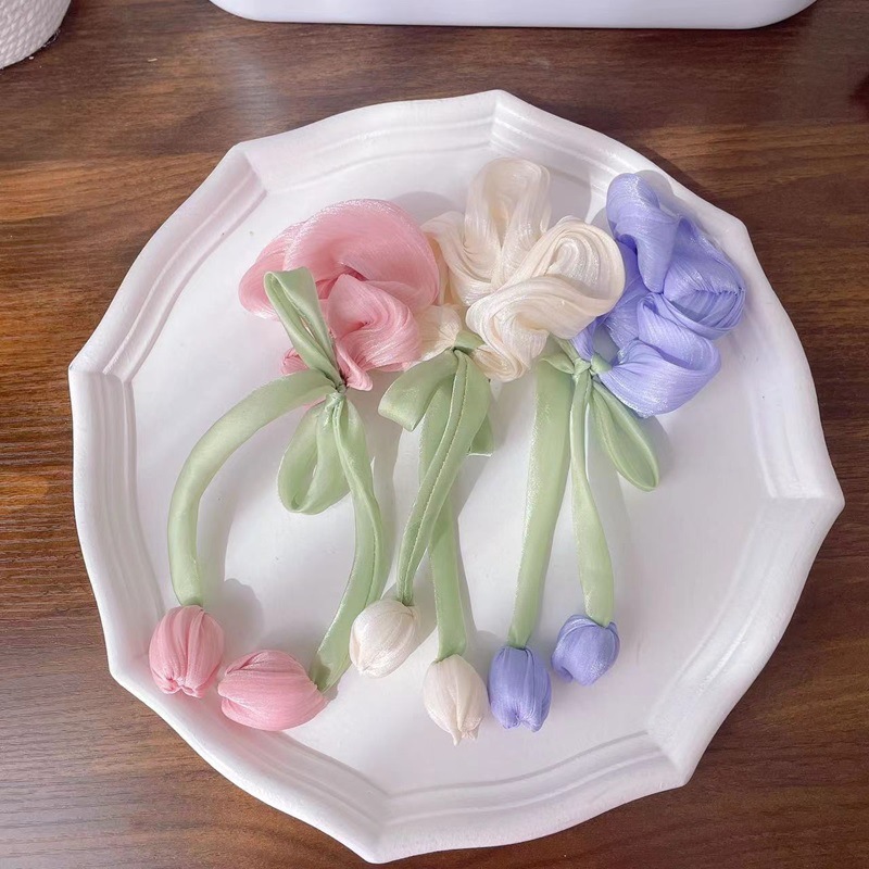 Fresh and sweet, flowing tulip large intestine hair band, fashionable and high-end hair tie, new high-end and elegant hair tie and hair accessory Application Scenario