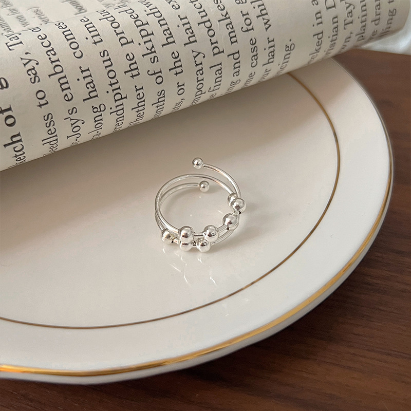 The same style of fashionable and simple ring on Xiaohongshu, with a light luxury and niche design for women. The opening is adjustable and it is a versatile accessory details Picture
