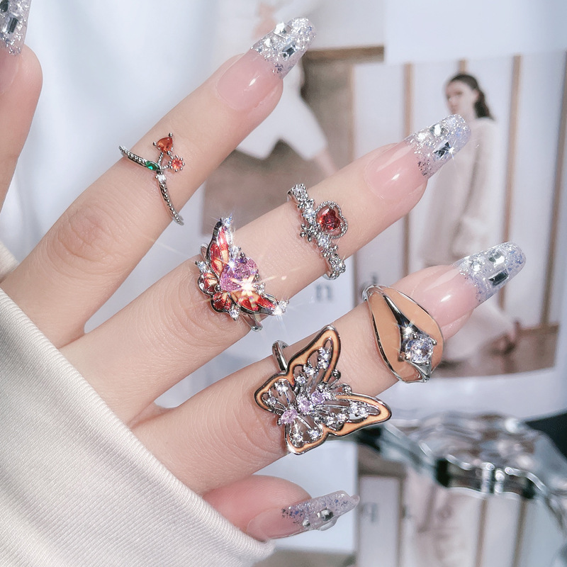A new butterfly opening ring with a European and American style, featuring a feminine, trendy, irregular, individualistic, fashionable, light luxury and high-end feel Application Scenario