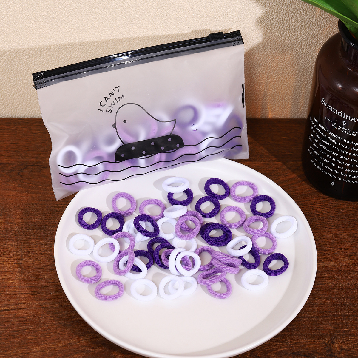 The small hair band for children is a simple, high-elasticity, seamless towel band used for tying babies' hair. It doesn't hurt the hair Application Scenario