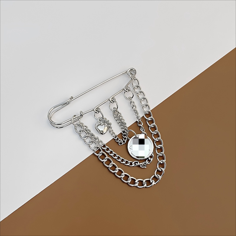 Korean version new cold style metal brooch and pin, chain multi-layer tassel three-dimensional smiling face butterfly sun accessory for women Application Scenario