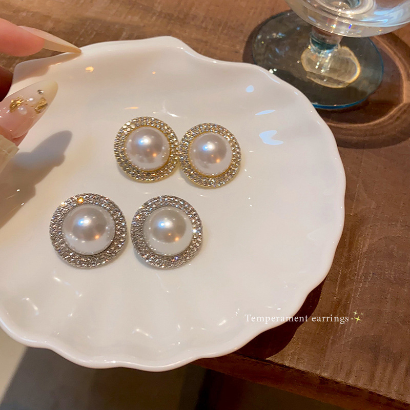 S925 Silver Needle Exaggerated Large circle pearl Earrings for women, a Korean-style light luxury and high-end look with micro-inset stud earrings, a refined and elegant ear accessory Application Scenario