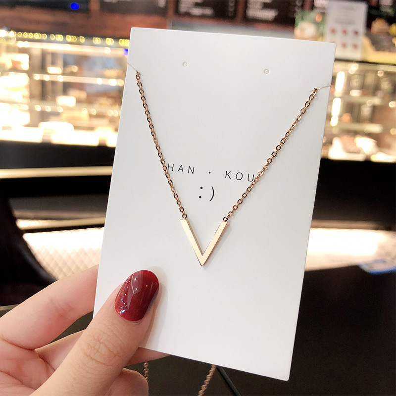 Non-fading rose gold V-shaped titanium steel necklace for women on Instagram, simple and popular pendant, collarbone chain, neck chain, niche accessories Specification drawing