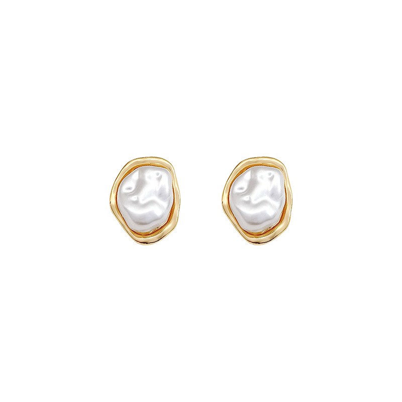 S925 Silver needle French Cuban-style pearl stud earrings for women, a light luxury, niche and high-end geometric shape bestseller Item Picture