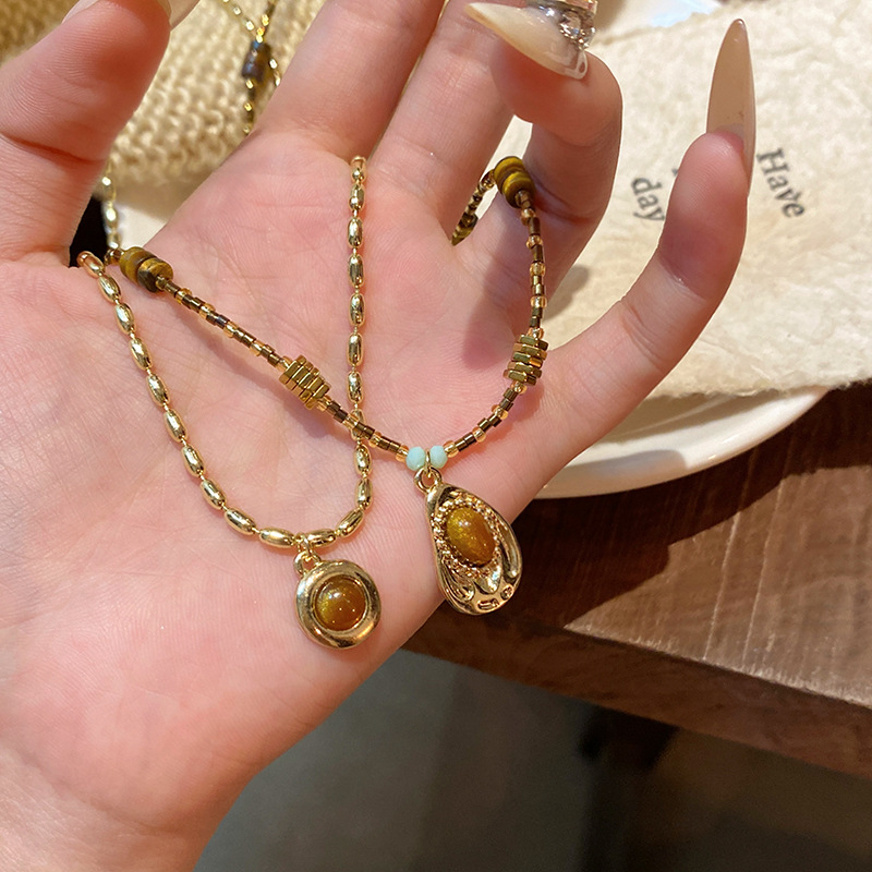 The Maillard coffee-colored irregular tiger's eye necklace, a retro collarbone chain with feminine charm, is a versatile and popular accessory for autumn and winter Specification drawing