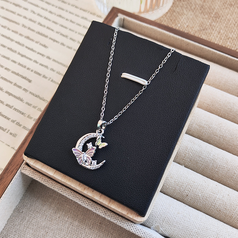 A new innovative design dual-color moon butterfly pendant titanium steel necklace with a feminine, light luxury style and a niche collarbone chain details Picture