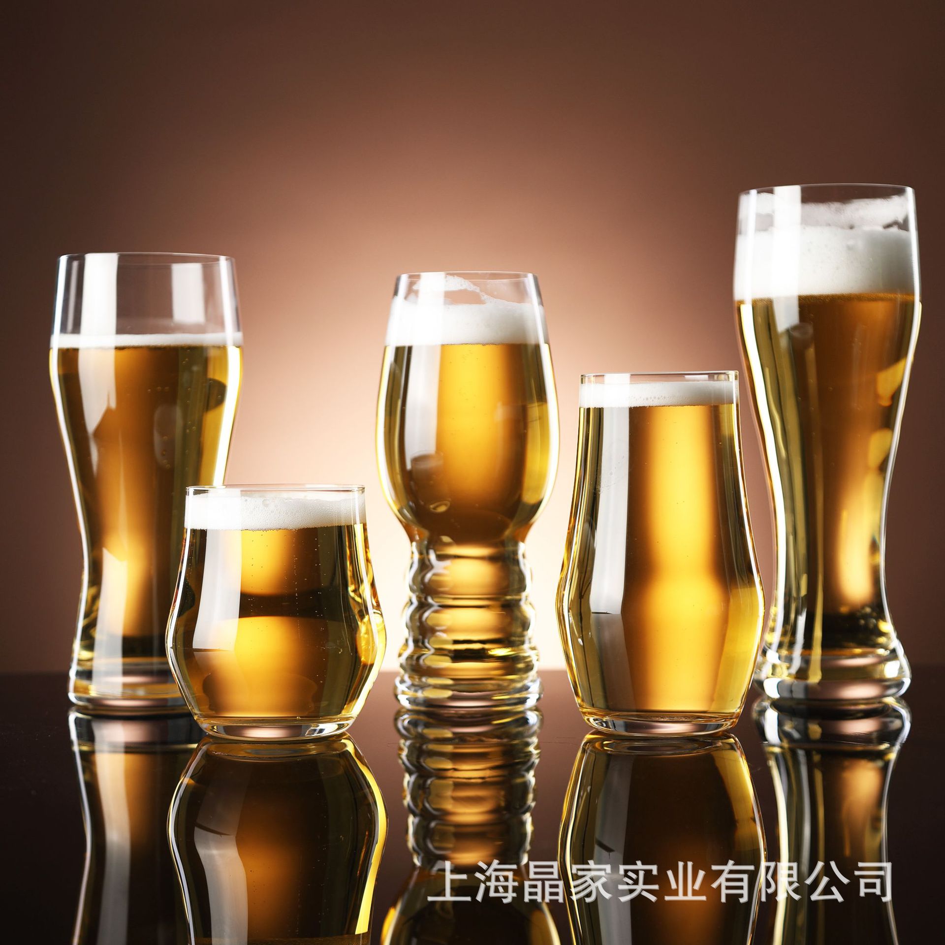 Craft beer mugs, large-capacity draft beer cups, wheat juice cups, creative glass cups, pint cups are available for wholesale with LOGO printing full figure
