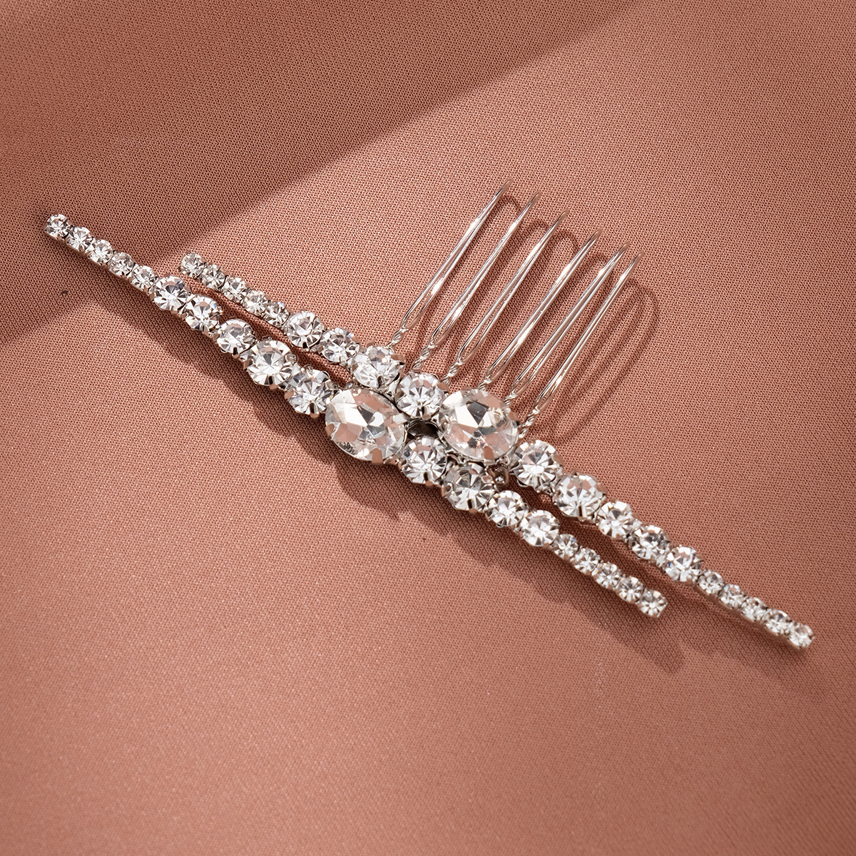 Cross-border new bride headwear, zircon hair comb, high-end and versatile accessory, daily updo, water diamond zircon comb for women Application Scenario