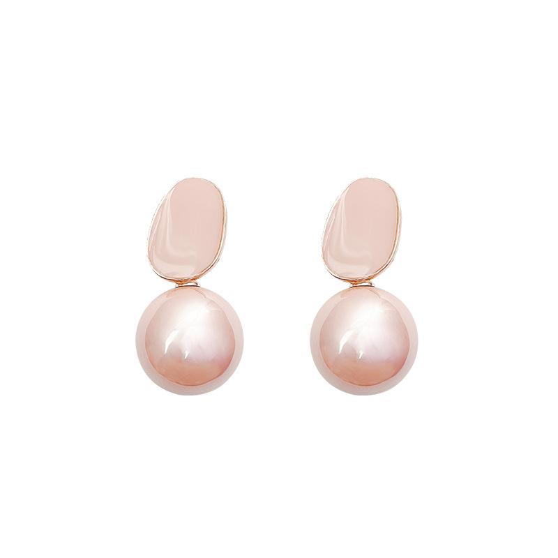 Light luxury French retro pearl earrings, women's fashion, niche design, high-end feel, the same style of ear studs and earrings as Internet celebrities Item Picture
