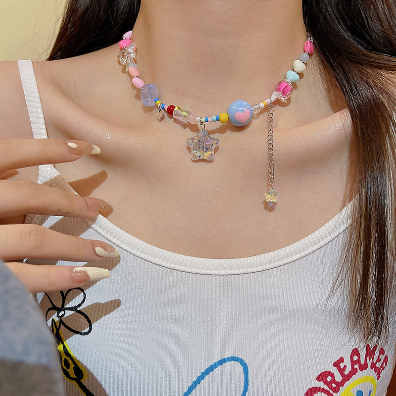 The Blue Star colorful candy beaded necklace is a niche design for women, a popular dopamine-sweet cool style collarbone chain Specification drawing