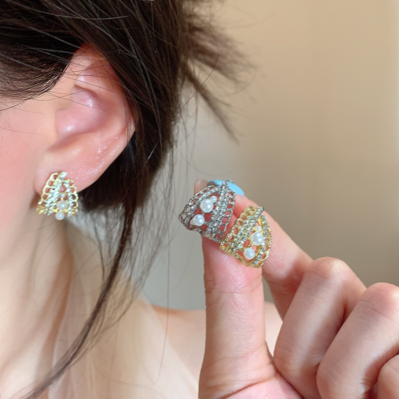 High-end micro-inlaid zircon pearl lace earrings, light luxury, retro, simple and versatile stud earrings, individual bestsellers details Picture