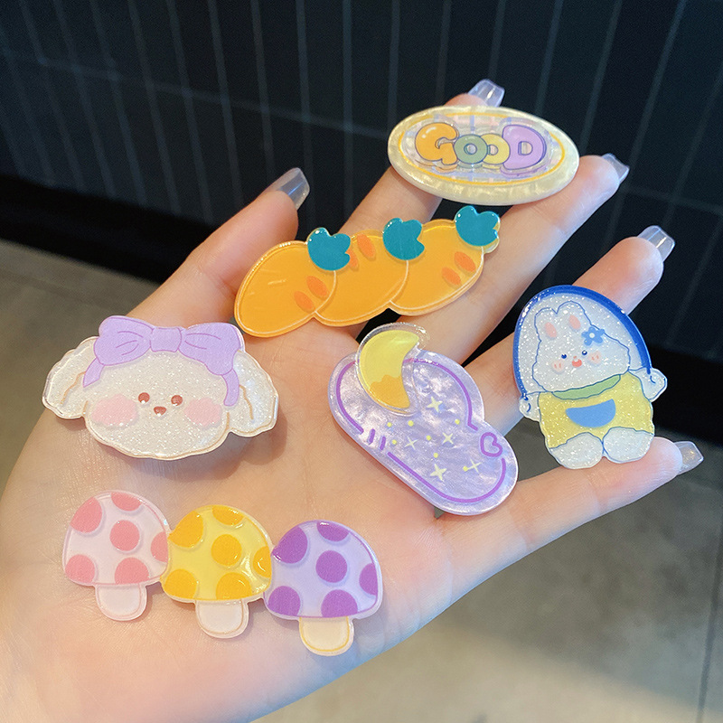 Cartoon three-piece set summer children's acrylic hair clips, super cute seamless bangs hair clips, girls' hair clips and hair accessories Application Scenario