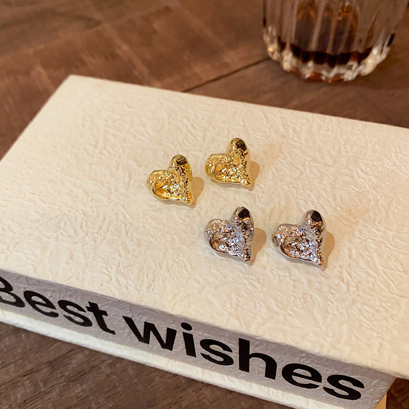 Cold and unconventional heart-shaped stud earrings with a unique design sense and elegant style are the new best-selling earrings for women in summer 2025 Specification drawing