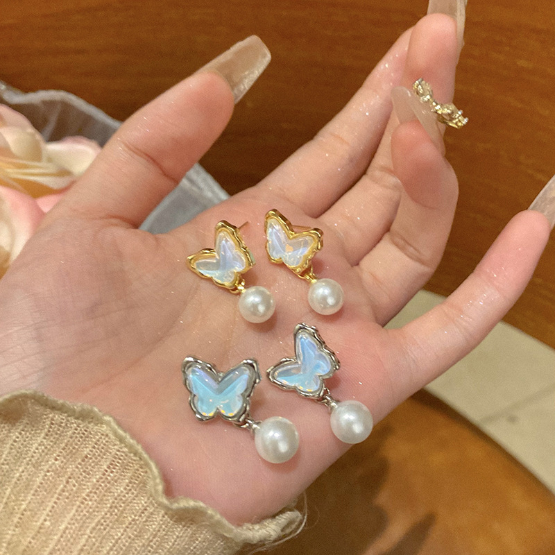 Super ethereal butterfly pearl earrings, women's light luxury, niche and high-end feel, sweet and unique ear studs, best-selling earrings wholesale full figure