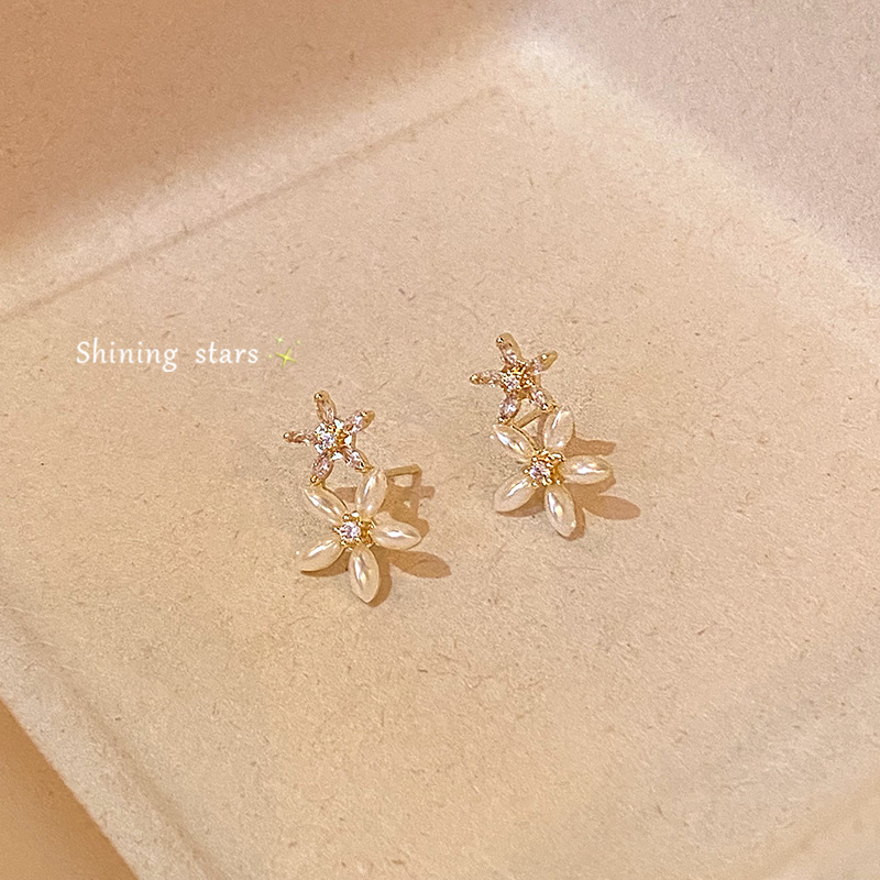 Korean-style exquisite micro-inlaid flower pearl earrings, feminine, light luxury and simple stud earrings, fashionable and high-end earrings wholesale Specification drawing