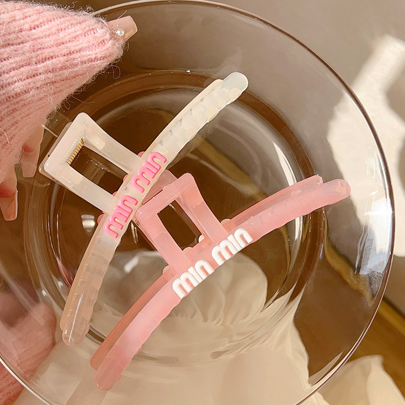 Jelly-colored sweet and girlish letter grabber, a new trendy shark clip for the back of the head with a large volume of hair in 2023 Application Scenario