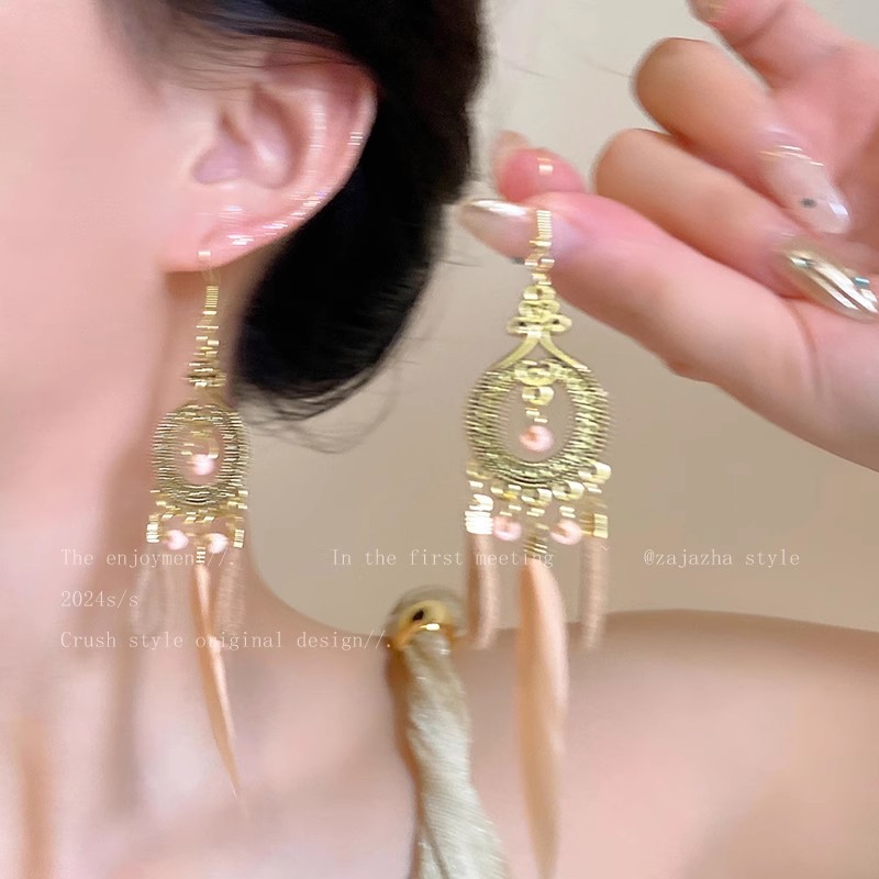 Internet-famous super fairy tassel feather earrings, women's niche retro exotic ethnic style stud earrings, Bohemian earrings and ear hangers Specification drawing