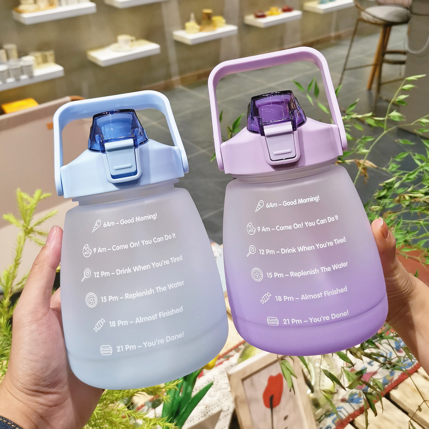 A large-belted frosted plastic cup with a straw, cute and highly attractive water cup, portable and shockproof, large-capacity sports space cup Specification drawing
