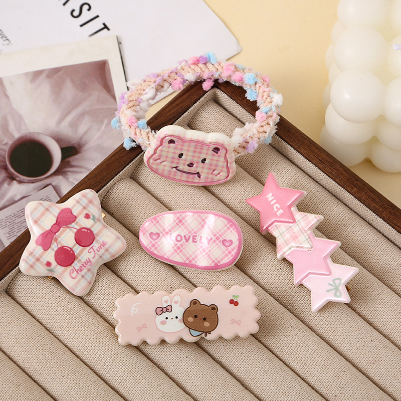 Children's duckbill clips, Korean style sweet and cute hair clips, bow check bangs clips, headwear, broken hair side hair clips Application Scenario