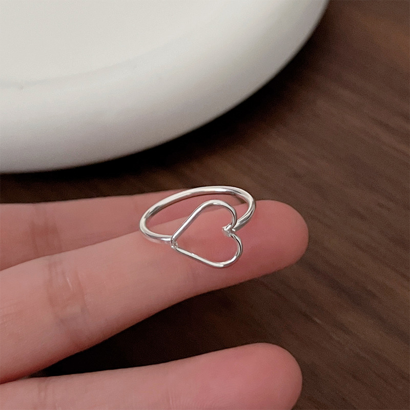 Cross-border European and American open, fashionable, individual, elegant, light luxury, exquisite and high-end female heart-shaped open ring for girls Application Scenario