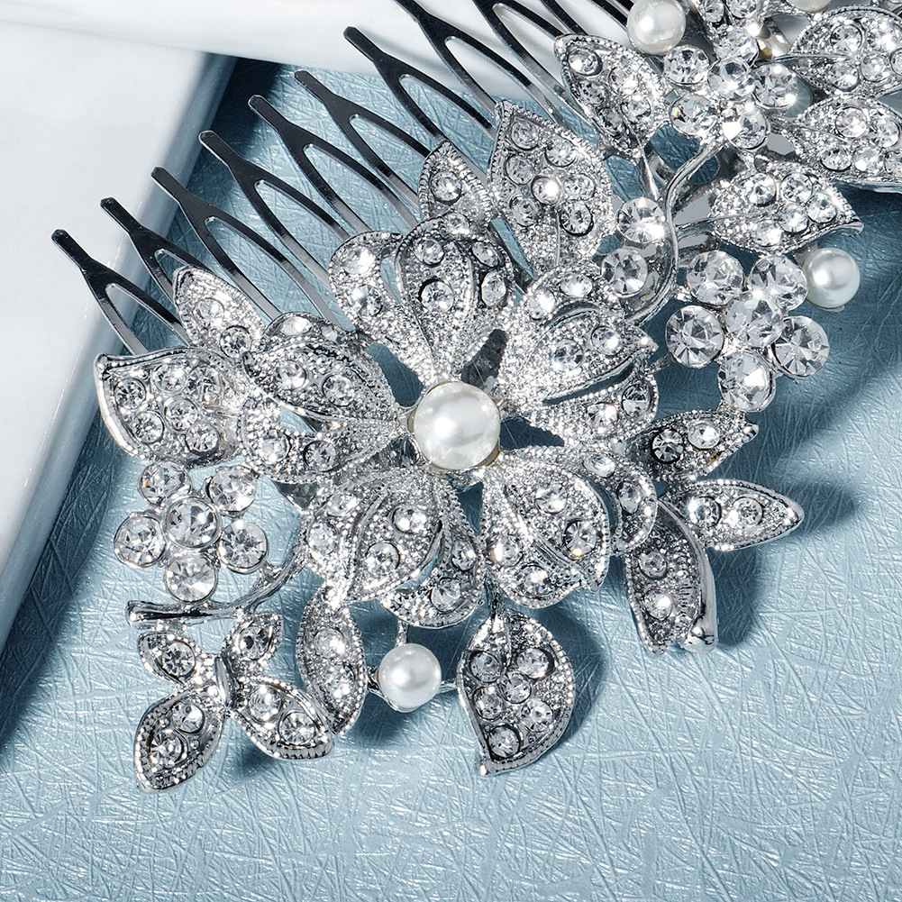 Cross-border bestseller bride wedding accessories: European and American retro alloy flower diamond-encrusted comb, high-gloss pearl bun, hair comb Application Scenario
