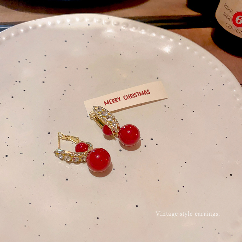 Retro light luxury red pearl earrings, a woman's high-end and elegant look, super sparkling zircon stud earrings, New Year's festive earrings wholesale Application Scenario