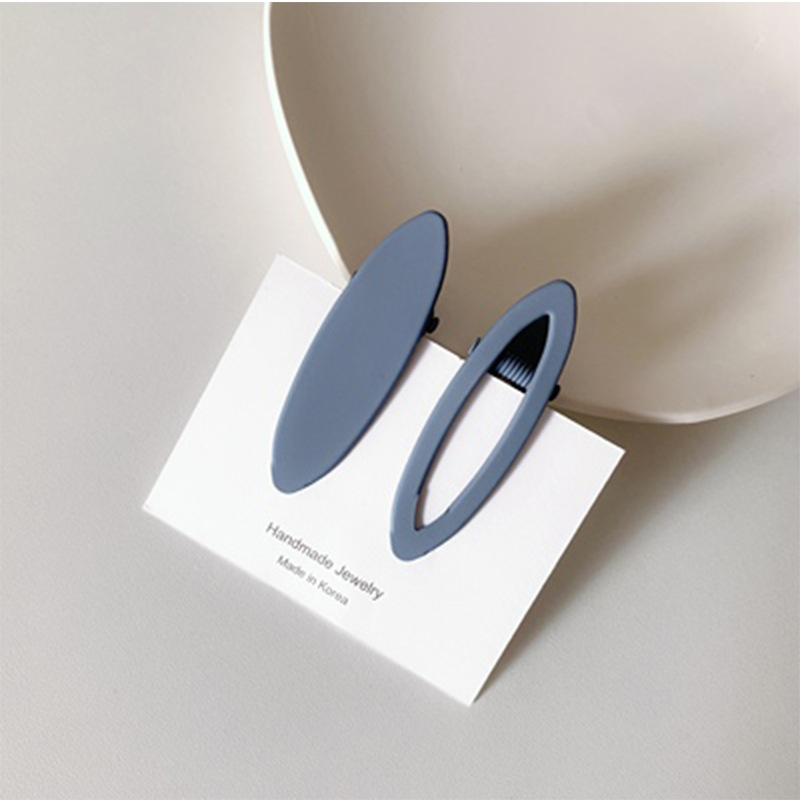 A new two-piece headwear set featuring a simple and stylish Morandi color hair clip with an oval combination and a duckbill clip Specification drawing