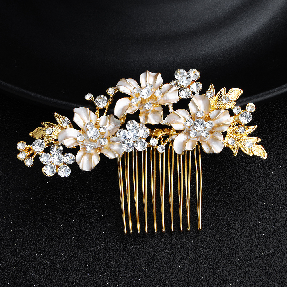 European and American accessories, bride's hair comb, classic wedding dress and evening gown, updo headwear, alloy water diamond enamel flower crystal comb Application Scenario