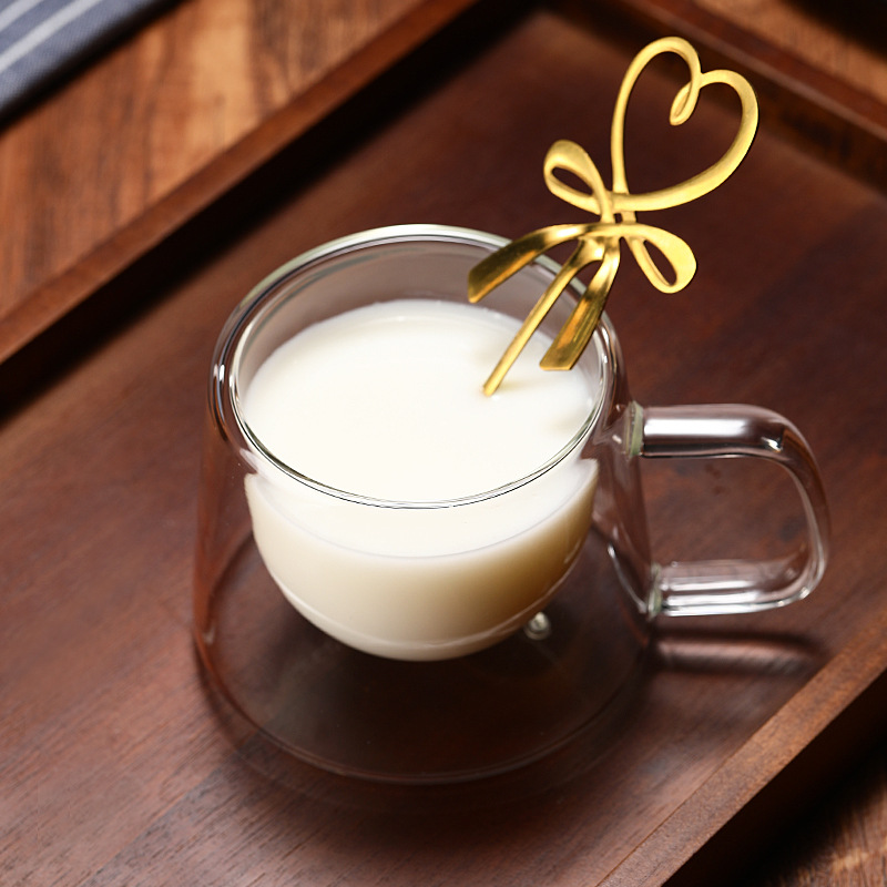 High-appearance-level milk coffee cup, heat-resistant handle cup, a best-selling souvenir, double-layer insulated glass cup Application Scenario