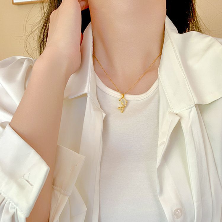 Korean-style simple and individual cat's eye stone dolphin necklace, a cute and unique female niche, popular online collarbone chain and versatile accessory Application Scenario