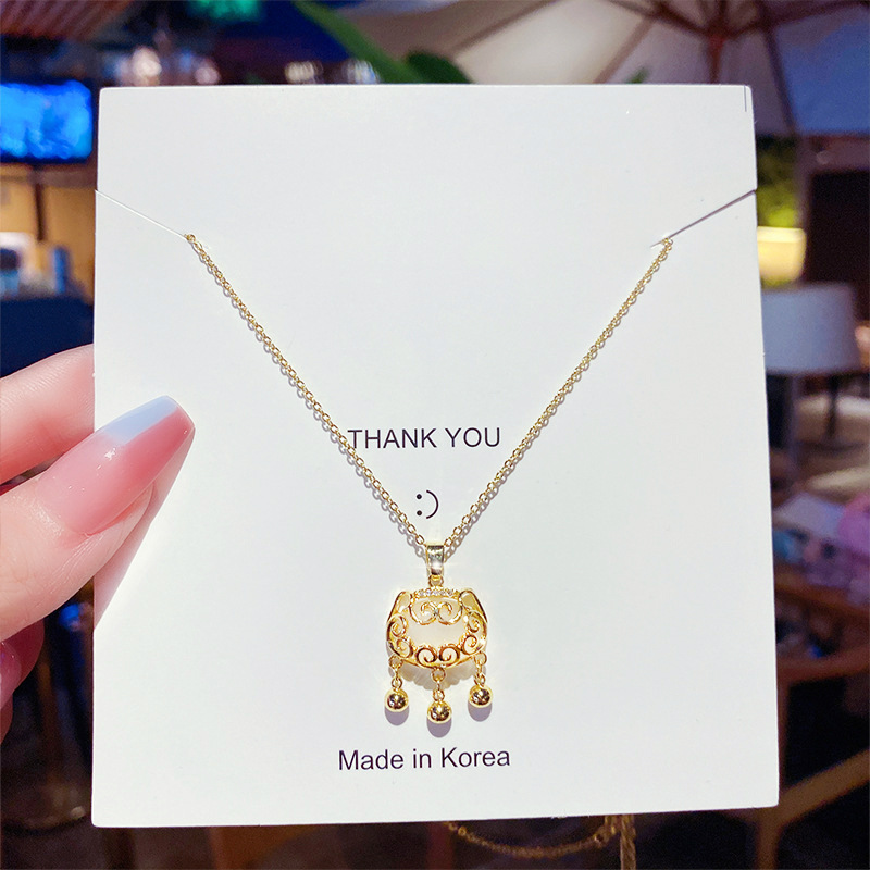 Japanese and Korean style cat's eye stone peace lock pendant, titanium steel necklace, women's niche light luxury design sense collarbone chain, elegant accessory full figure