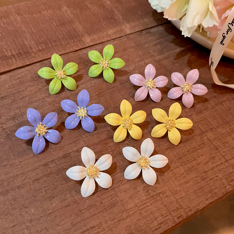 Spring and summer vacation style dopamine flower earrings for women, sweet and individual, fresh and cute stud earrings, simple and elegant new earrings full figure