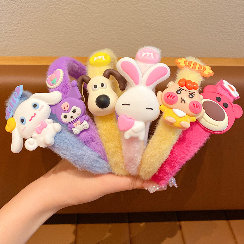 Autumn and winter children's cartoon plush hair band, cute for girls, strawberry bear sponge headband, baby hair tie, new hair accessory for girls full figure