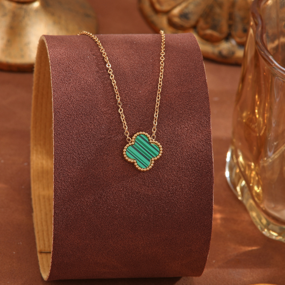 Cross-border copper micro-inlaid rhinestone four-leaf clover necklace, women's titanium steel non-fading, light luxury and high-end collarbone chain accessory manufacturer Specification drawing
