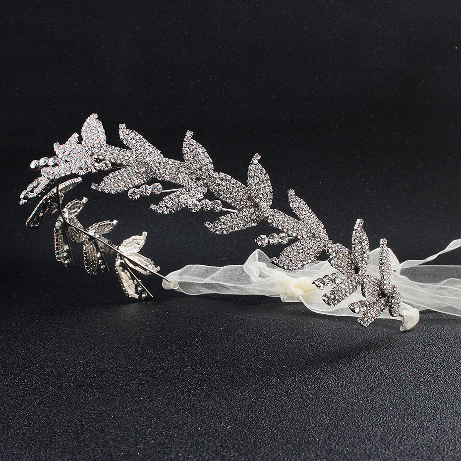 New high-end bride headwear from Europe and America, luxurious rhinestone leaf bride hairband, women's banquet wedding dress and evening gown hair accessories Application Scenario