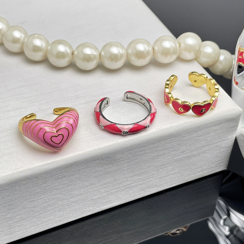 Sweet and cool diamondback checkered color-blocked heart-shaped drip glaze, a niche design open ring, a fashionable and versatile food ring for women's dopamine full figure