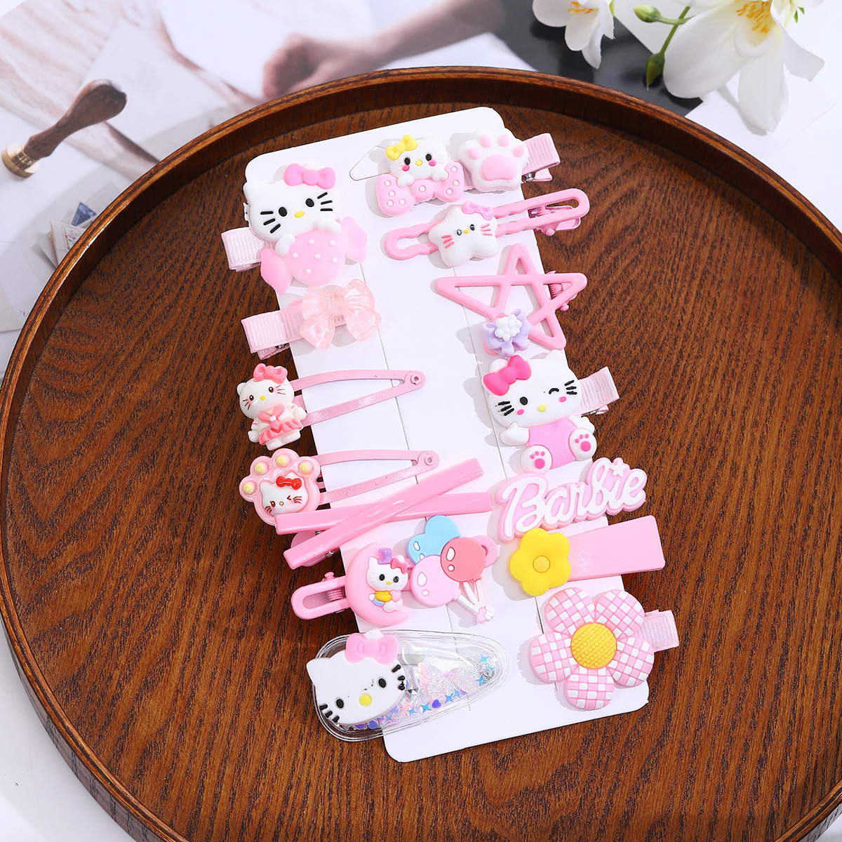 Cartoon cat children's hair clips, new Kitty hair clips, kindergarten hair accessories, girls' princess clips, broken hair kt side clips Application Scenario