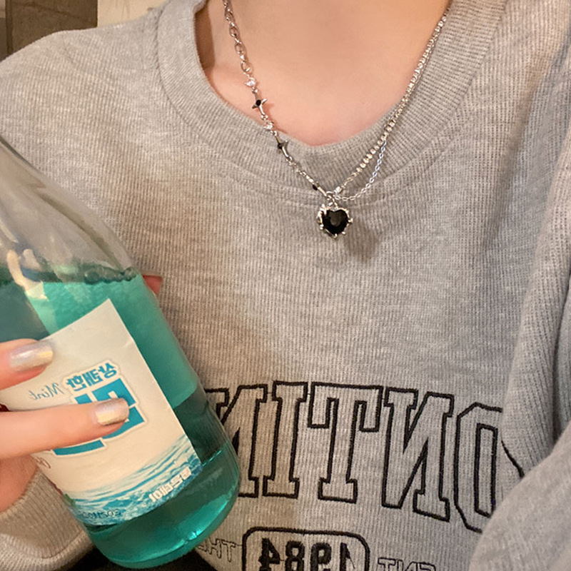 Sweet, cool, versatile and elegant, heart-shaped tassel zircon necklace, a niche design for women with a sense of high-end, double-layer cross collarbone chain Application Scenario