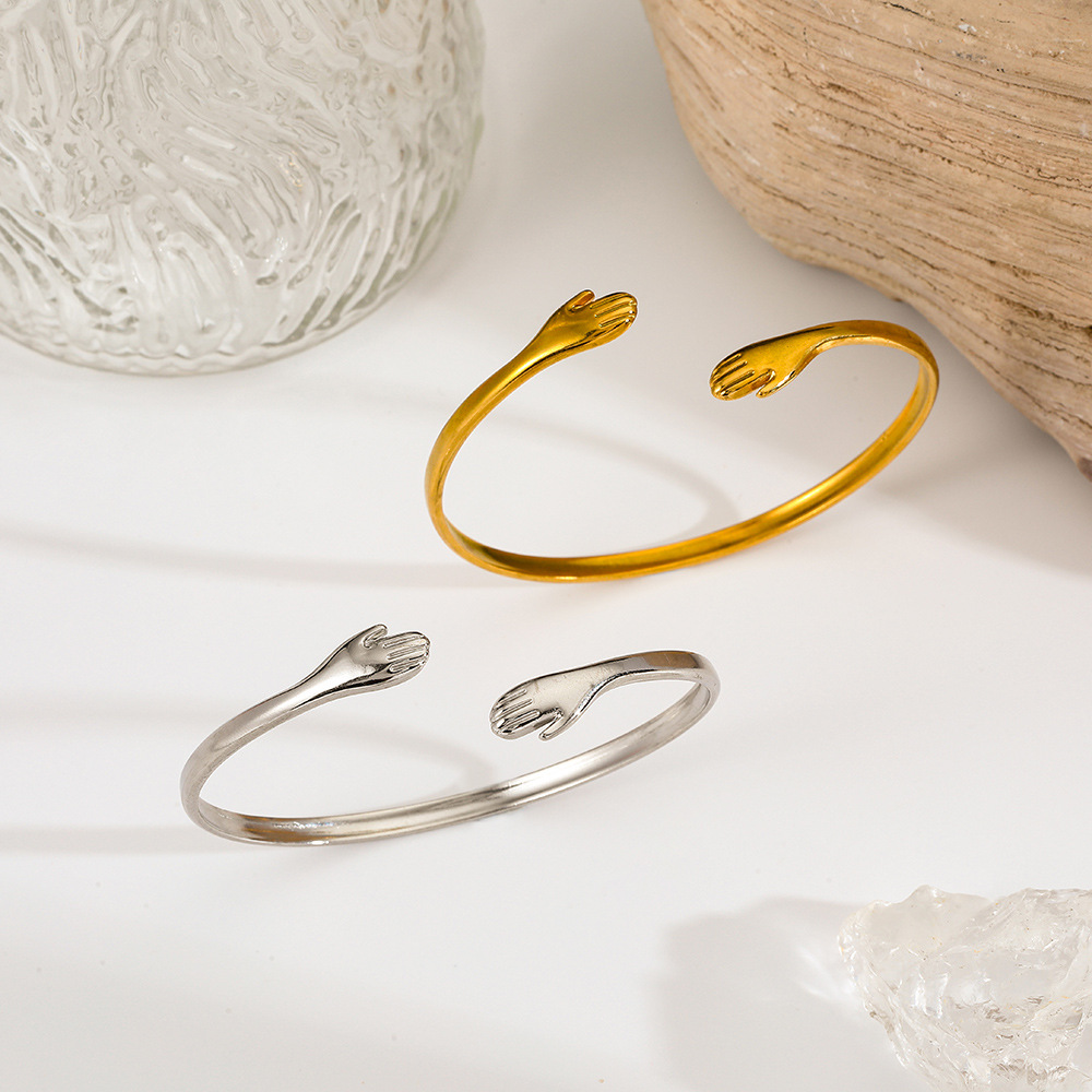 New European and American export women's bracelet, personalized design, electroplated gold plating, no color fading, cross-border temu manufacturer wholesale Application Scenario
